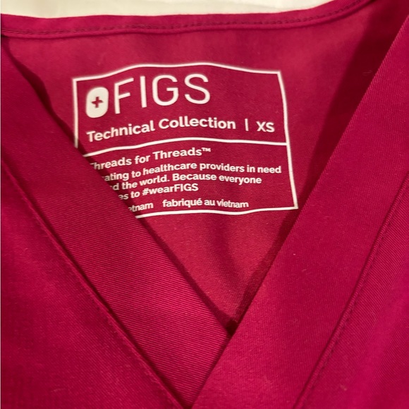 Figs dark magenta scrub set - Picture 2 of 4